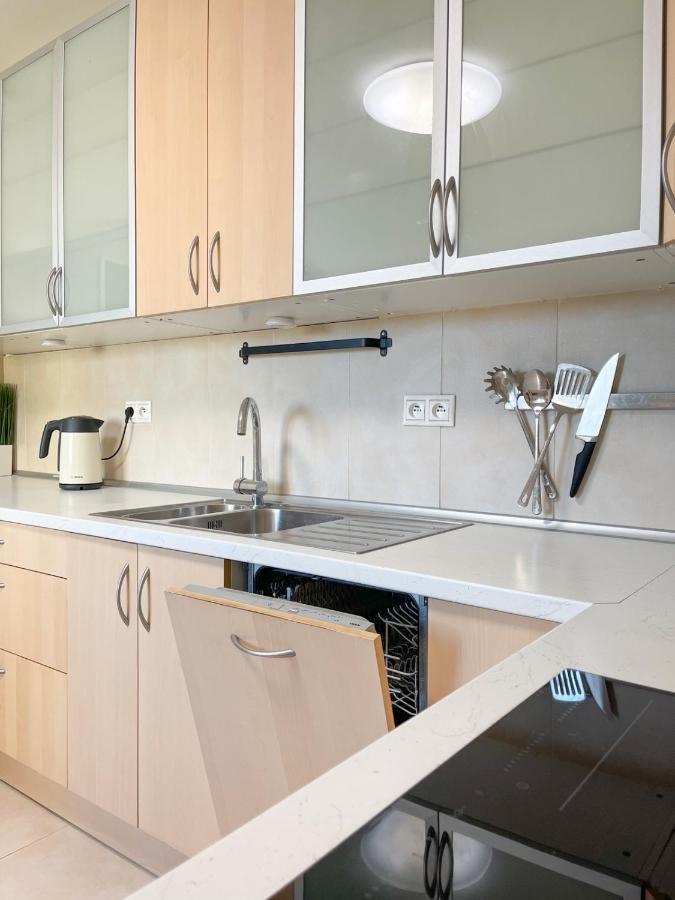 City Center 2 Bedroom A/C Apartment Bratislava Bagian luar foto